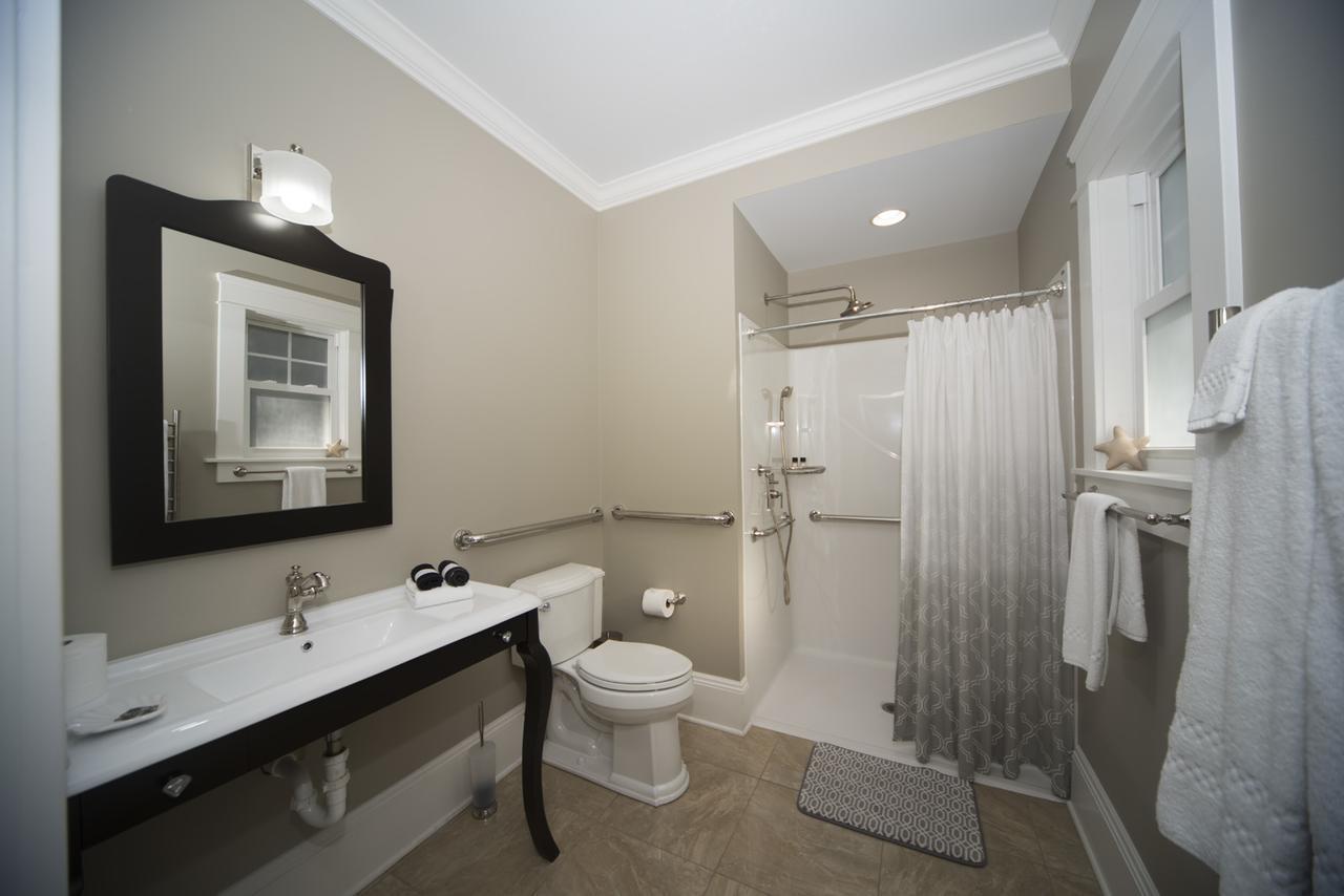 Anchor Inn Boutique Hotel Put-in-Bay Bagian luar foto