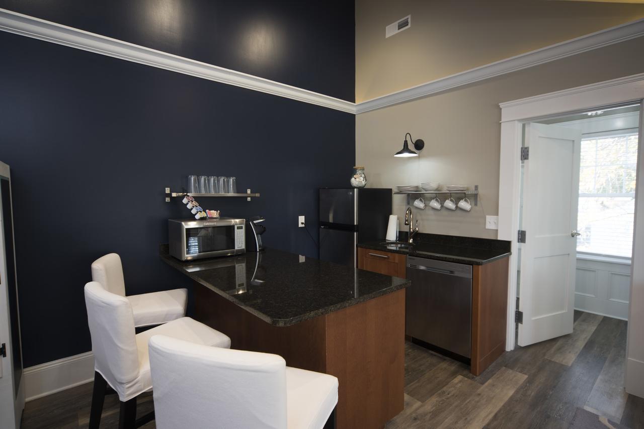 Anchor Inn Boutique Hotel Put-in-Bay Bagian luar foto
